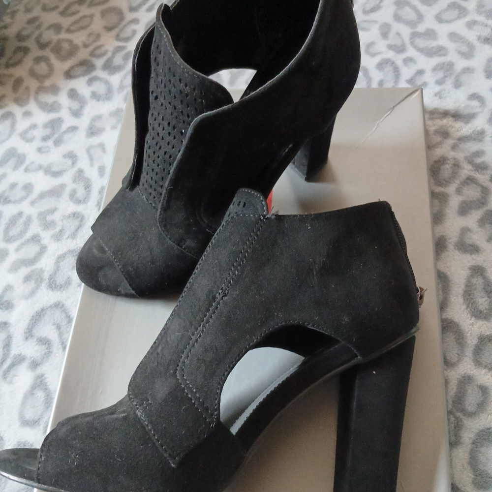 Chic Black Suede Women's Heels